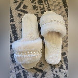 Elegant Cream Faux Fur Slippers with Pearl Detailing